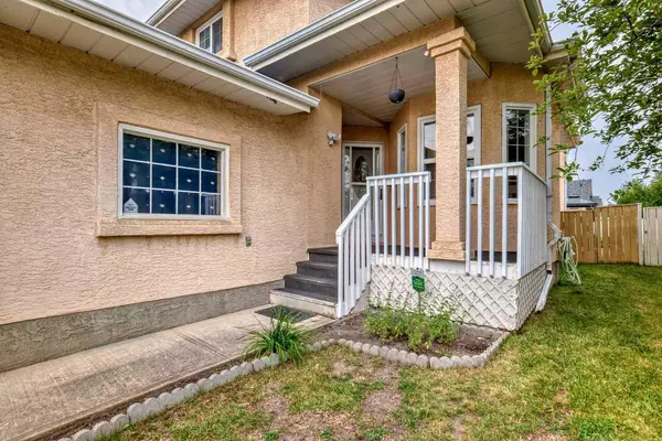 Calgary, AB T3J 3J2,27 Coral Sands PL NE