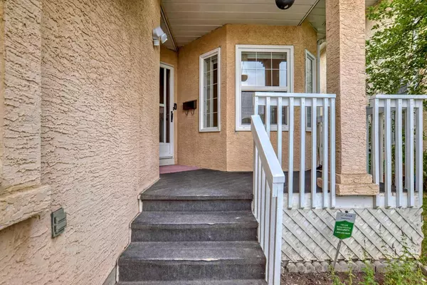 Calgary, AB T3J 3J2,27 Coral Sands PL NE