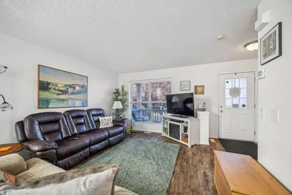 Calgary, AB T2Z 4K3,272 Prestwick HTS SE