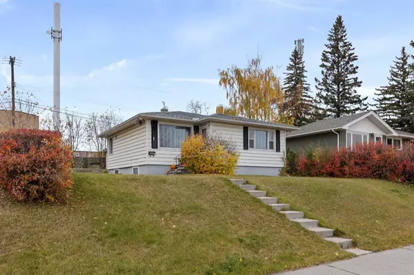 Calgary, AB T2K 3E6,5607 Thorndale PL Northwest