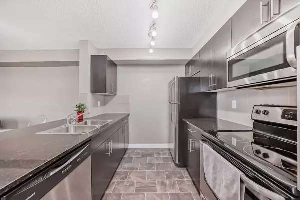 Calgary, AB T2X2B9,81 Legacy BLVD SE #3309