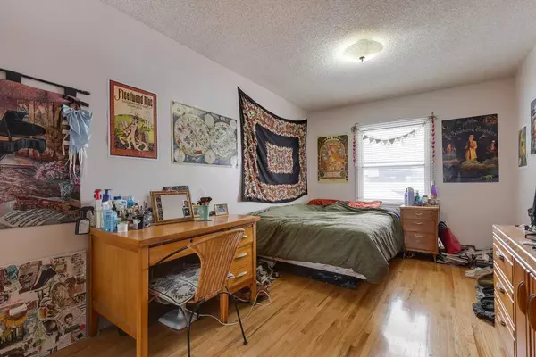 Calgary, AB T3E 1Z2,2416 25A ST SW