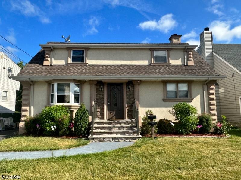 231 Falmouth Ave, Elmwood Park Boro, NJ 07407