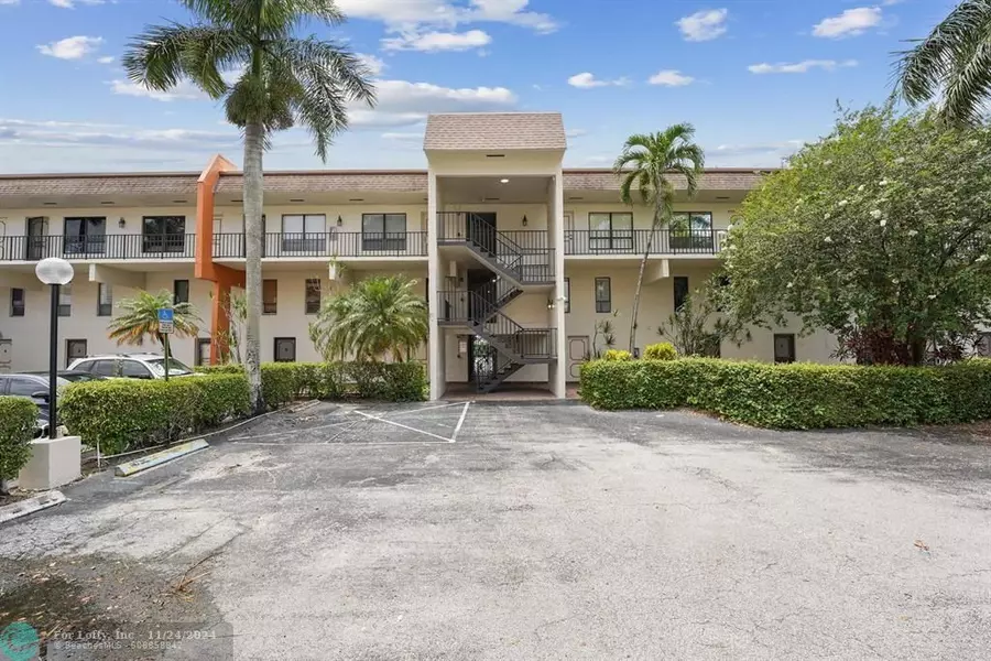 1100 Crystal Lake Drive  #109, Deerfield Beach, FL 33064