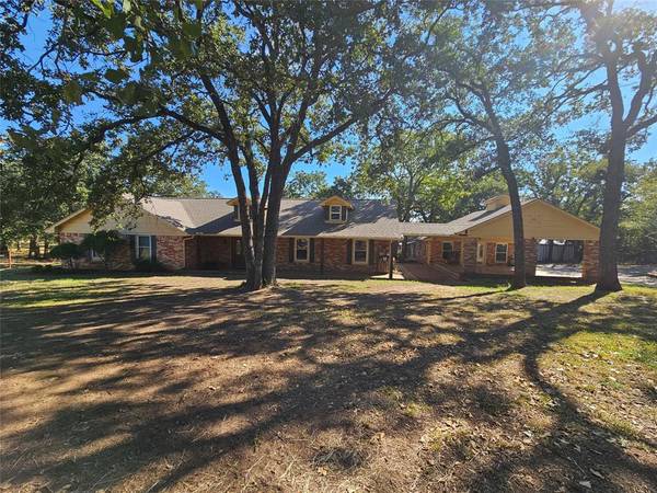 600 Oak Country Est, Weatherford, TX 76085