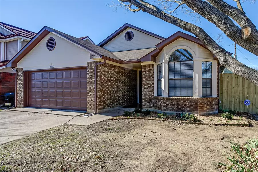 2100 Woodland Oaks Drive, Arlington, TX 76013