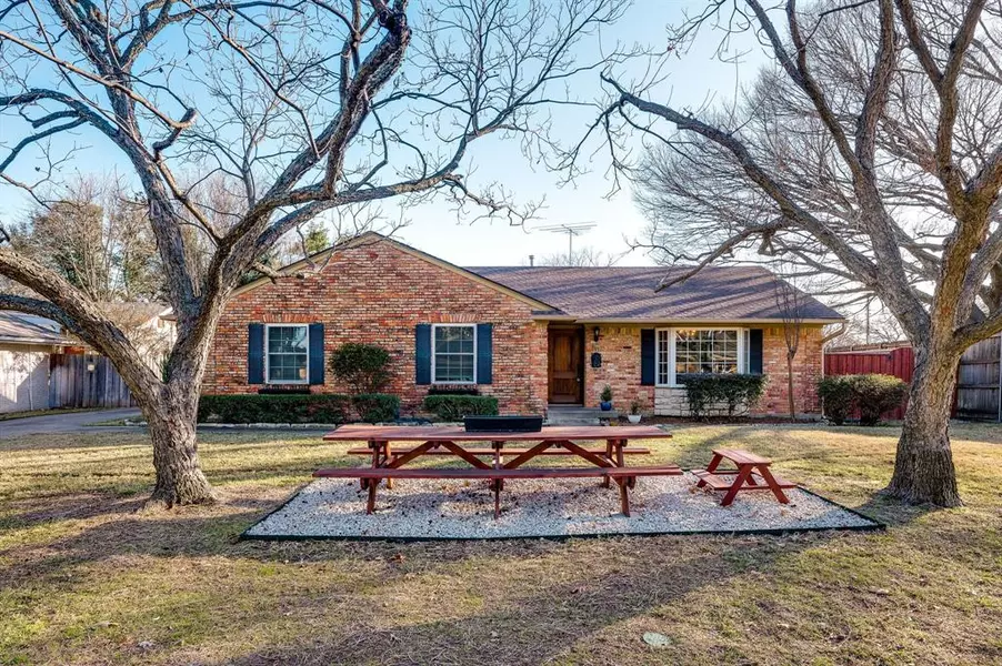 811 Brookhurst Drive, Richardson, TX 75080