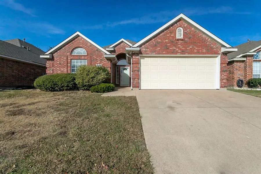 4517 Summerbrook Circle, Fort Worth, TX 76137