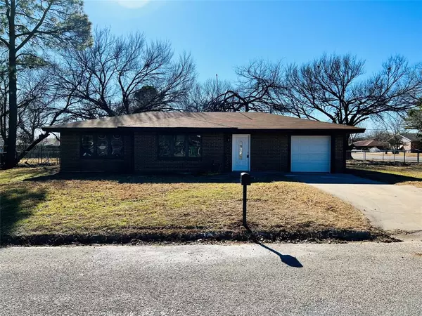 800 E Clay Street, Bowie, TX 76230