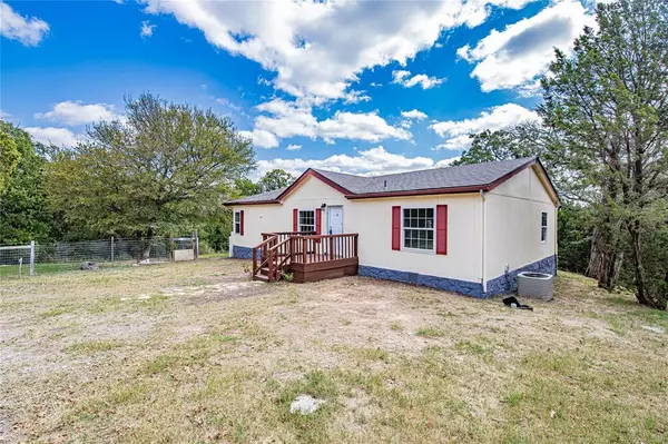 5905 Flint Drive, Granbury, TX 76048