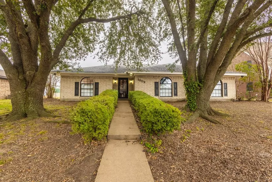 1002 Meridith Drive, Terrell, TX 75160