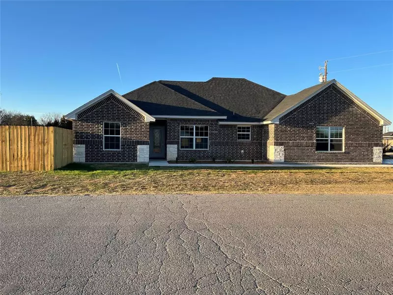 2400 San Gabriel Drive, Granbury, TX 76048