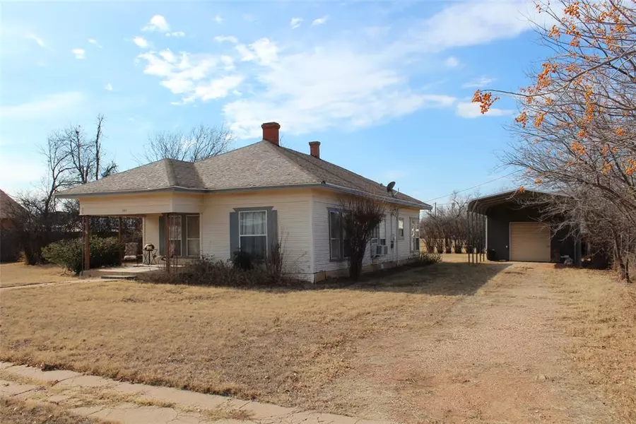 341 S 7th Avenue, Munday, TX 76371