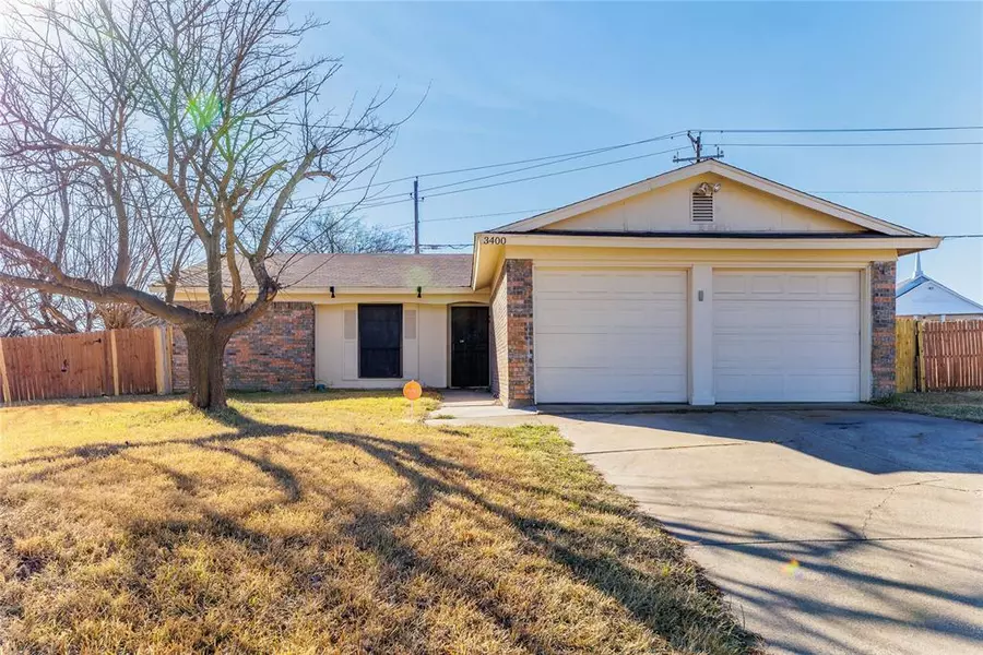 3400 Chatham Court, Forest Hill, TX 76140