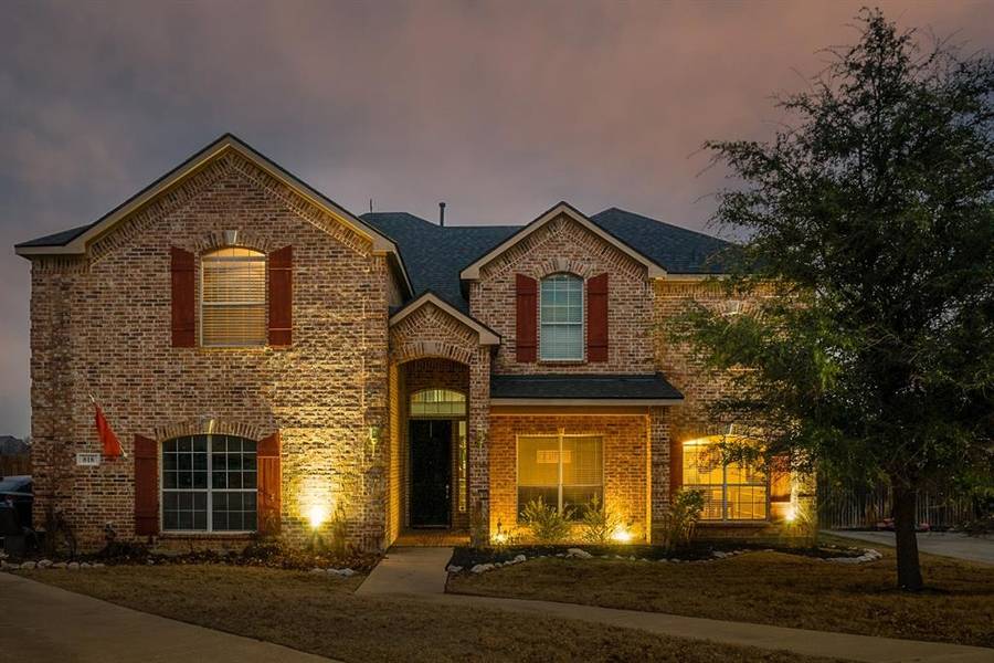 818 Whitley Court, Kennedale, TX 76060