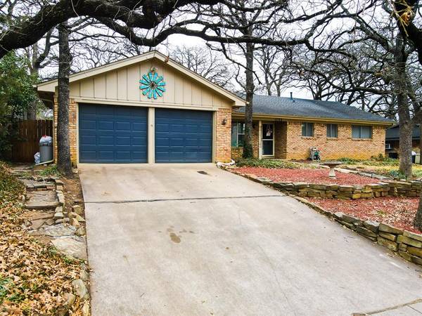 1132 Brookside Drive, Hurst, TX 76053