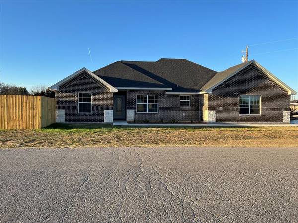 2400 San Gabriel Drive, Granbury, TX 76048