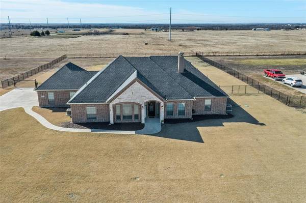 2844 W Alamosa Drive, Terrell, TX 75160