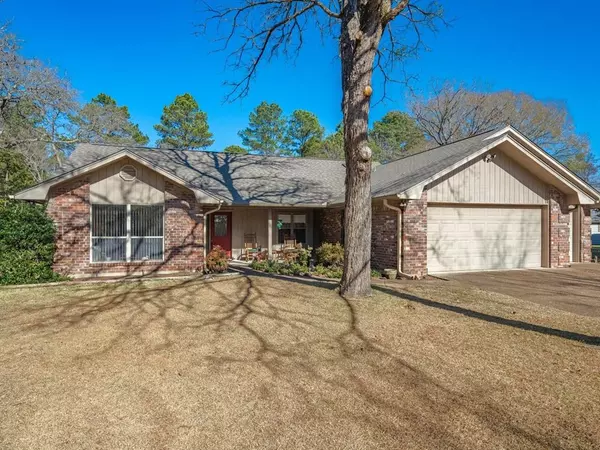 362 Meadow View Path, Holly Lake Ranch, TX 75765