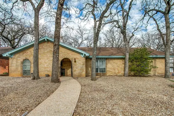 1104 W Redbud Drive, Hurst, TX 76053