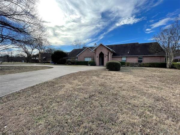 102 Elmwood Drive, Ovilla, TX 75154