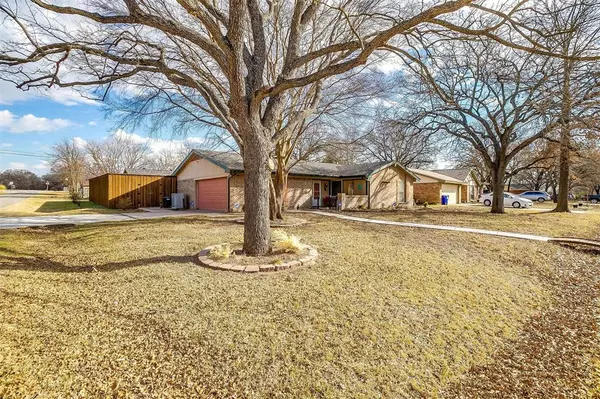 201 Mountain View Drive, Azle, TX 76020