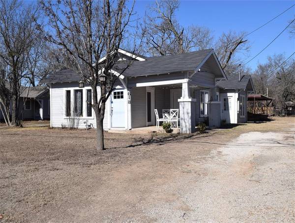 618 Woodard Avenue, Cleburne, TX 76033