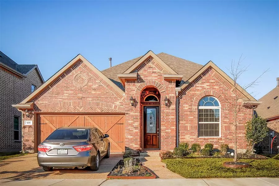 605 Pineview Drive, Euless, TX 76039