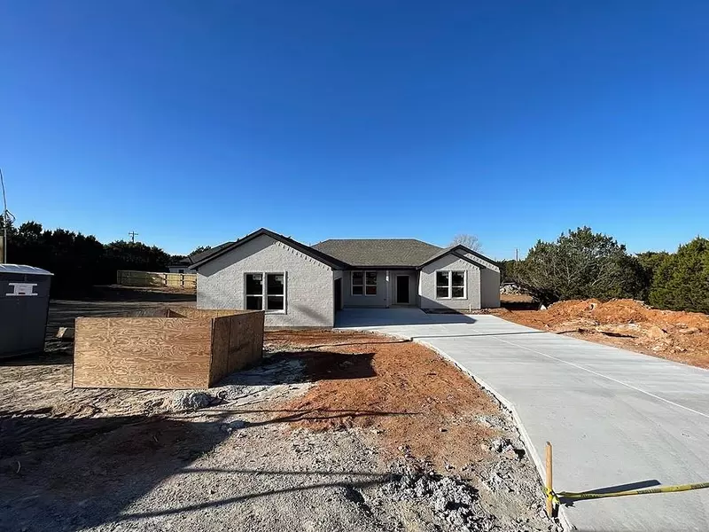 5724 Stonegate Circle, Granbury, TX 76048