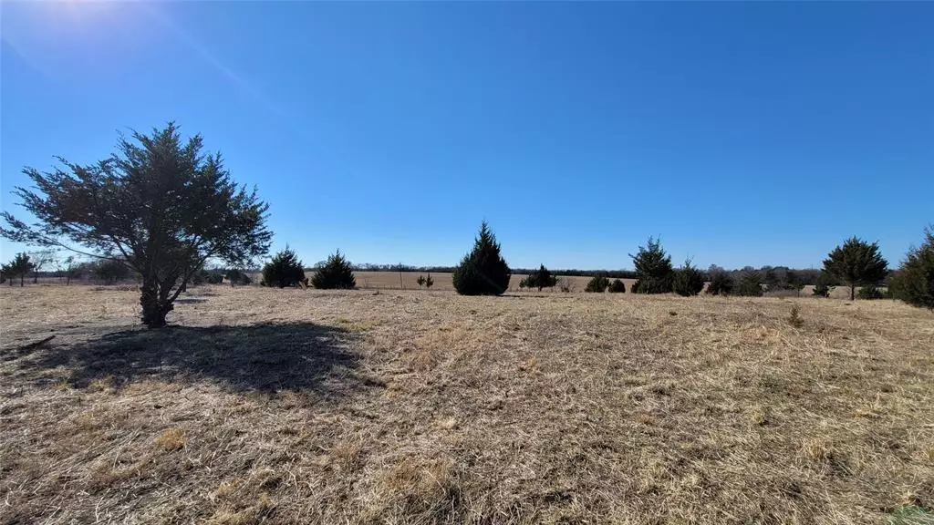 4521 County Road 1132, Celeste, TX 75423