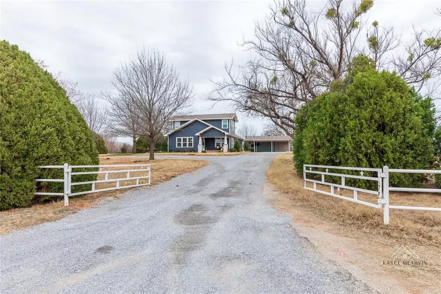 679 Peterson Road N, Iowa Park, TX 76367