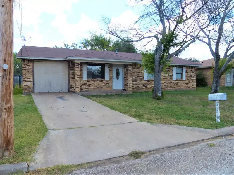 1907 Mistletoe, Brady, TX 76825