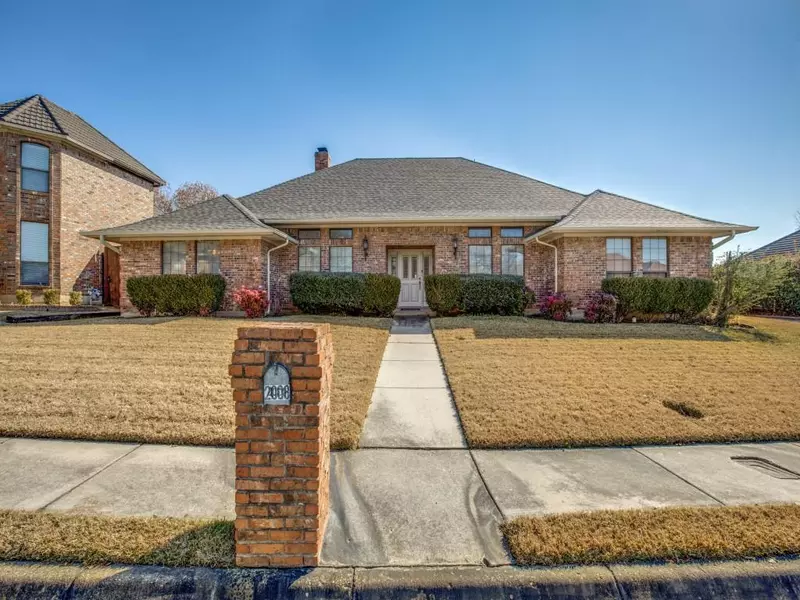 2008 Wimbledon Drive, Arlington, TX 76017