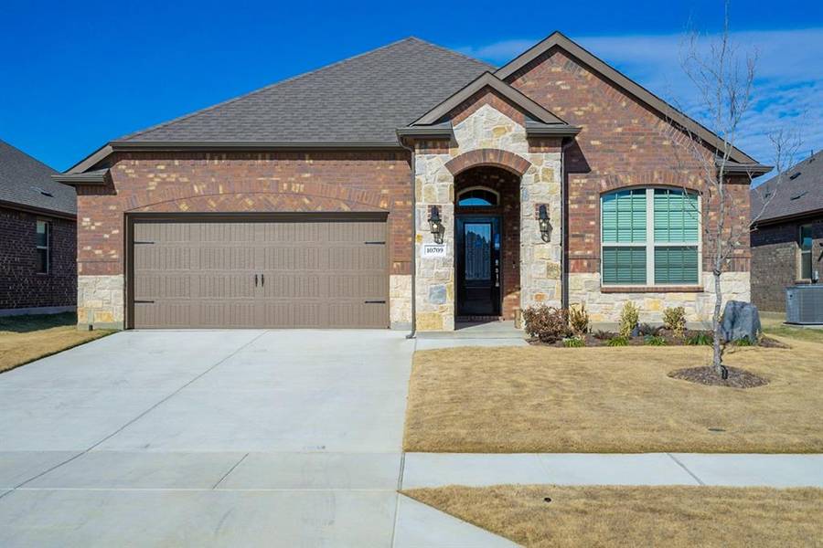 10709 Klondike Lane, Aubrey, TX 76227