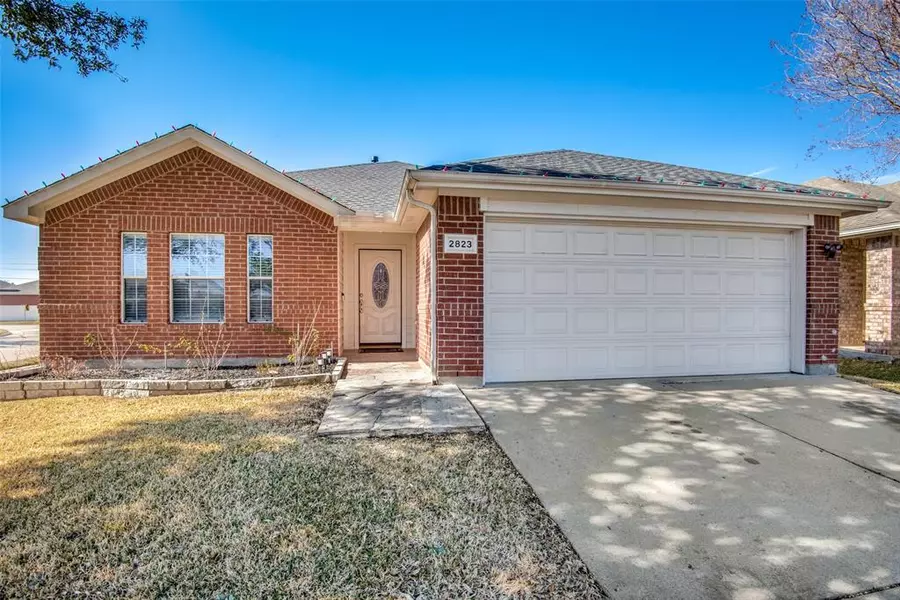 2823 Brookhurst Drive, Grand Prairie, TX 75052