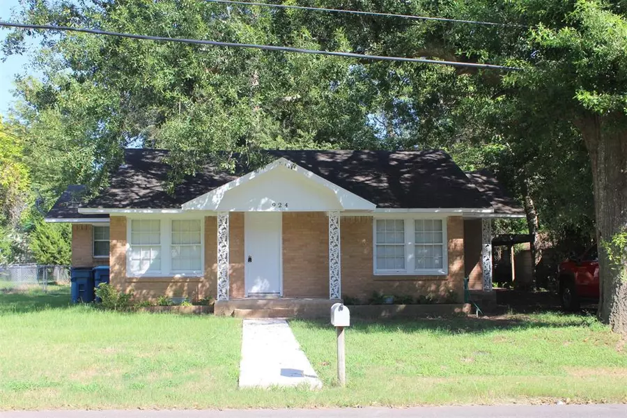 924 Sherrill Street, Winnsboro, TX 75494