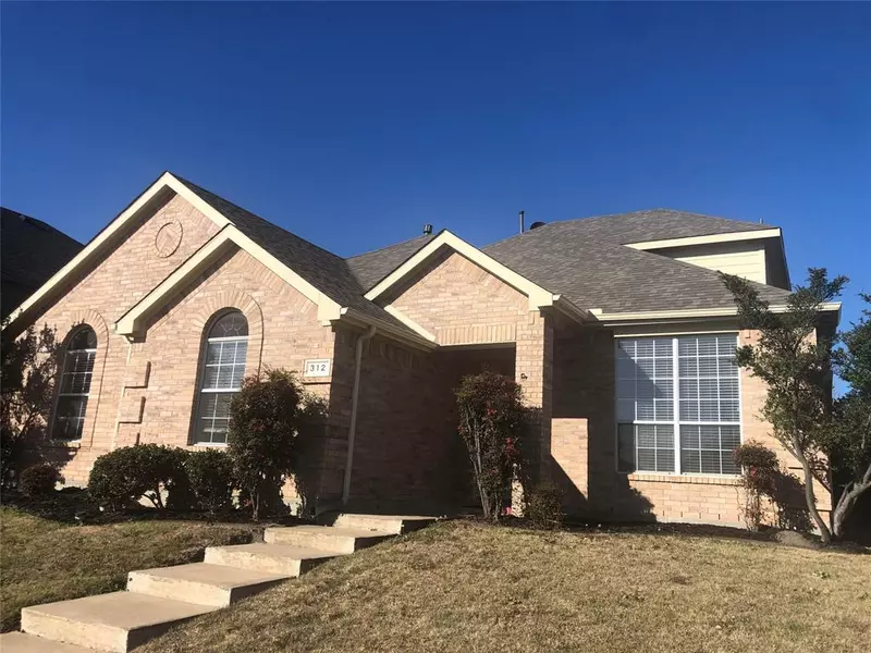 312 Newport Drive, Van Alstyne, TX 75495