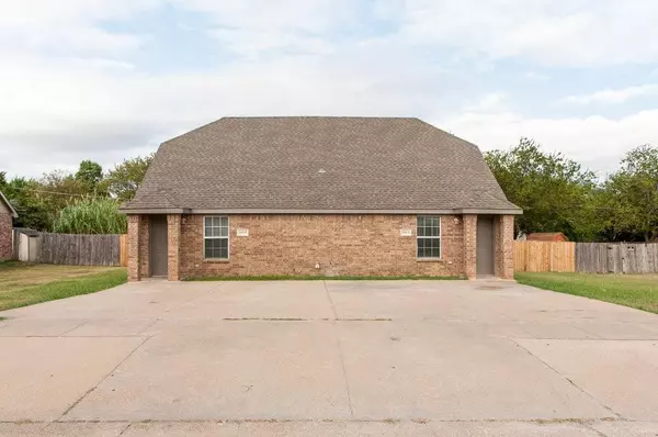 317 Queens Court S, Mansfield, TX 76063