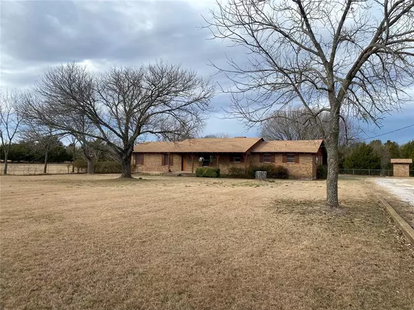 1329 S Joe Wilson Road, Cedar Hill, TX 75104