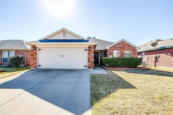 724 Dema Lane, Fort Worth, TX 76028