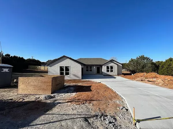 5724 Stonegate Circle, Granbury, TX 76048