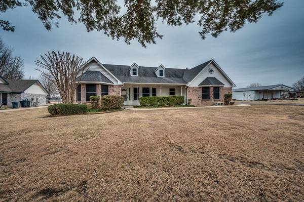 804 Shady Brook Lane, Red Oak, TX 75154