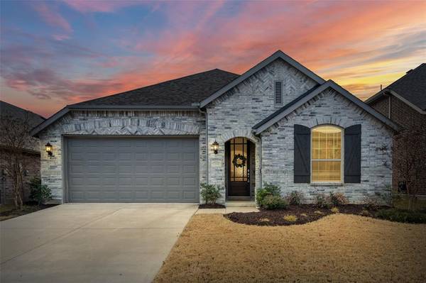 1916 Outpost Creek Lane, Aubrey, TX 76227