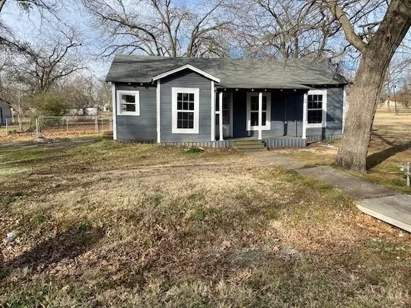 225 Wight Street, Roxton, TX 75477