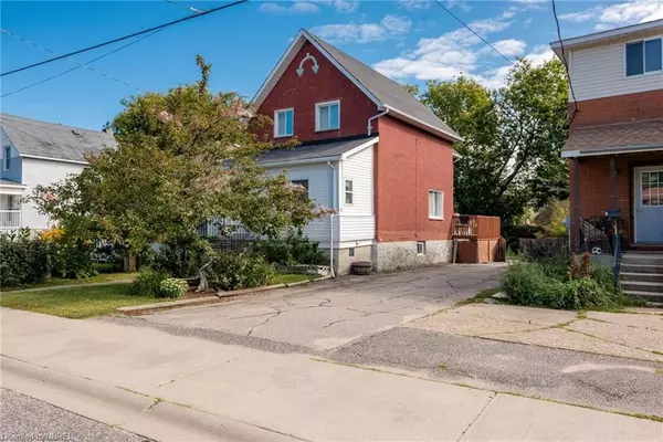 North Bay, ON P1B 1M5,158 THIRD AVE E