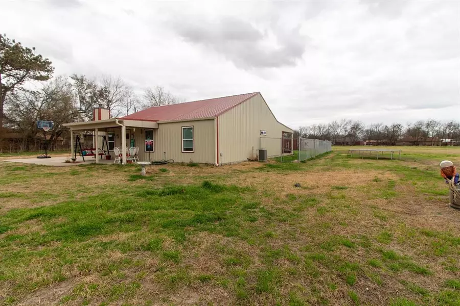 303 W Jeter Street, Mabank, TX 75147