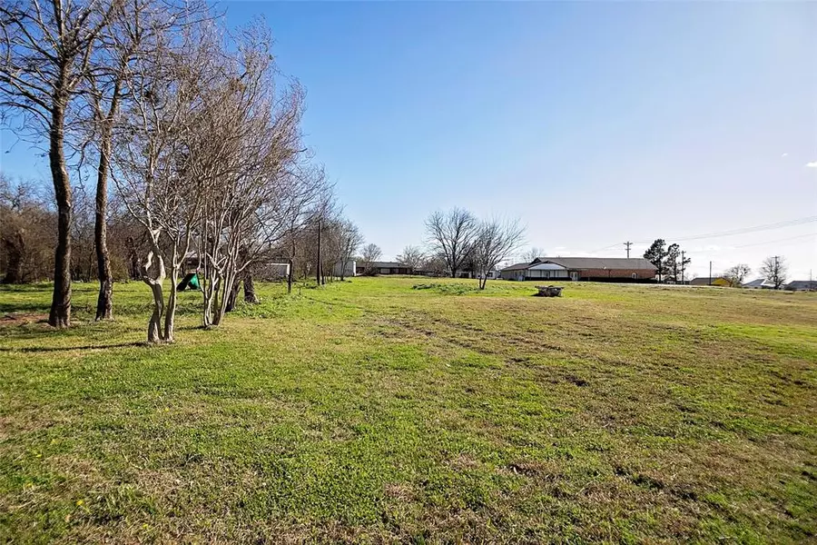 512 W Main Street, Whitesboro, TX 76273