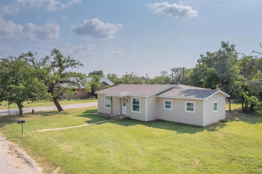 901 N Live Oak Street, Breckenridge, TX 76424