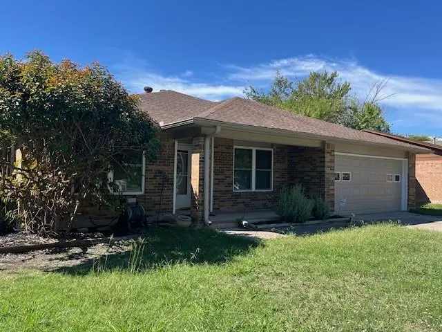 416 Rim Rock Drive, Fort Worth, TX 76108