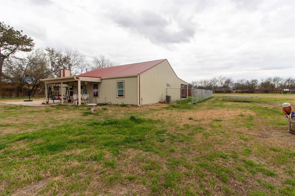 303 W Jeter Street, Mabank, TX 75147